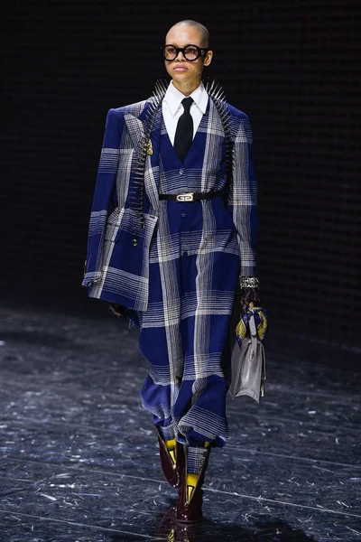 Look 28